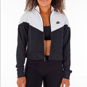 nike cropped track jacket in black